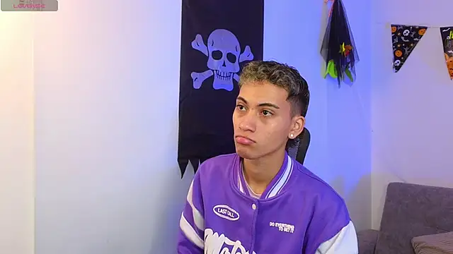 Snapshot of yulian_vasquez chatting on October 21, 2025, 12:15 pm yulian vasquez online show from October 21, 2025, 12:15 pm