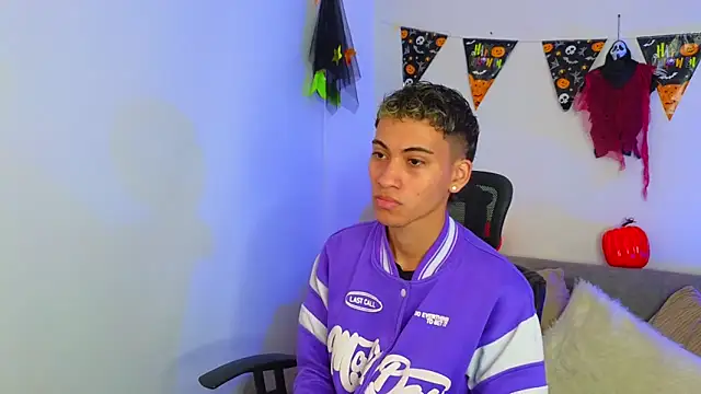 Snapshot of yulian_vasquez chatting on October 30, 2025, 12:25 pm yulian vasquez online show from October 30, 2025, 12:25 pm