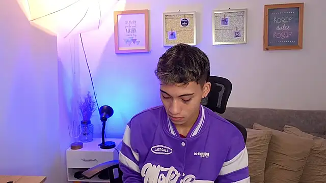 Snapshot of yulian_vasquez chatting on November 5, 2025, 12:19 pm yulian vasquez online show from November 5, 2025, 12:19 pm