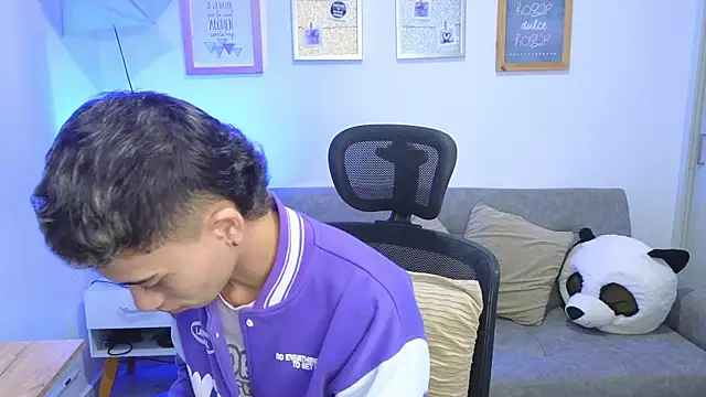 Snapshot of yulian_vasquez chatting on November 27, 2025, 12:16 pm yulian vasquez online show from November 27, 2025, 12:16 pm