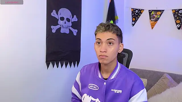 Snapshot of yulian_vasquez chatting on October 20, 2025, 12:17 pm yulian vasquez online show from October 20, 2025, 12:17 pm