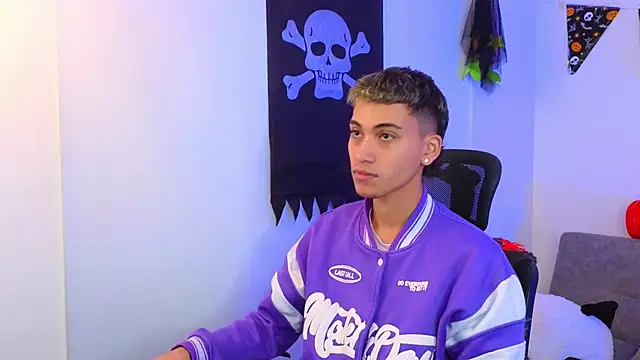 Snapshot of yulian_vasquez chatting on October 16, 2025, 12:24 pm yulian vasquez online show from October 16, 2025, 12:24 pm