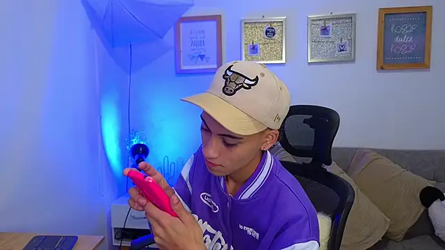 Snapshot of yulian_vasquez chatting on November 22, 2025, 12:04 pm yulian vasquez online show from November 22, 2025, 12:04 pm