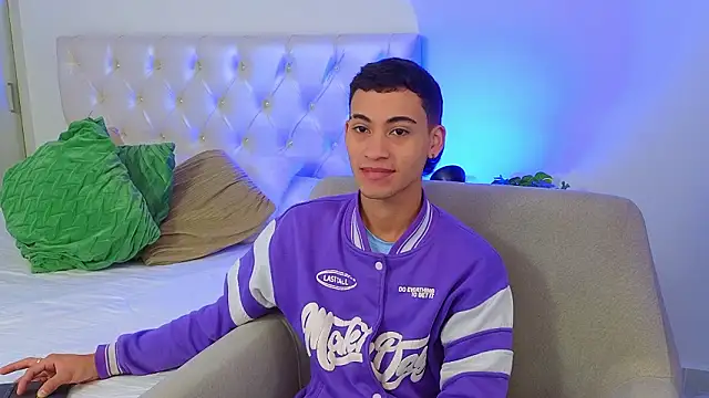 yulian vasquez online show from February 2, 2026, 12:26 pm