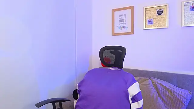 Snapshot of yulian_vasquez chatting on November 1, 2025, 12:32 pm yulian vasquez online show from November 1, 2025, 12:32 pm