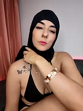 aisha samiri online show from September 24, 2025, 3:24 am