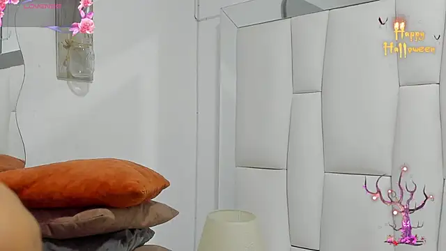 Snapshot of LoganTwink18 chatting on October 24, 2025, 10:14 am LoganTwink18 online show from October 24, 2025, 10:14 am