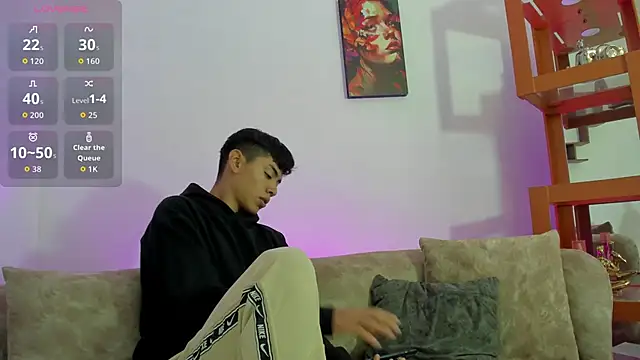 Snapshot of LoganTwink18 chatting on November 18, 2025, 12:30 pm LoganTwink18 online show from November 18, 2025, 12:30 pm