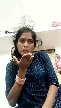 Guriya0076 online show from November 18, 2025, 10:02 pm