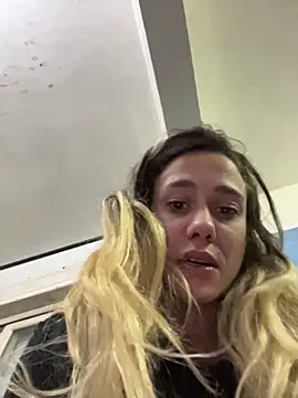 Snapshot of blond-96 chatting on November 10, 2025, 2:49 am blond-96 online show from November 10, 2025, 2:49 am