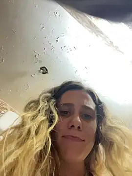 Snapshot of blond-96 chatting on January 14, 2026, 1:53 am blond-96 online show from January 14, 2026, 1:53 am