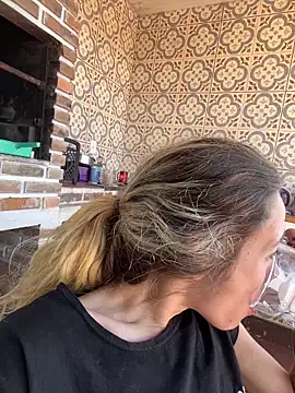 Snapshot of blond-96 chatting on November 25, 2025, 5:57 pm blond-96 online show from November 25, 2025, 5:57 pm