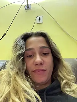 Snapshot of blond-96 chatting on November 18, 2025, 2:05 am blond-96 online show from November 18, 2025, 2:05 am