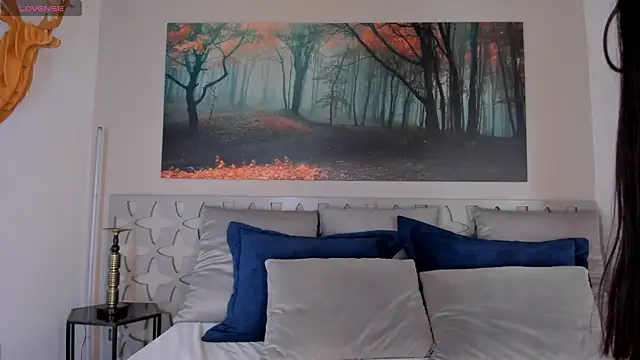 isabellasouza online show from October 17, 2025, 7:48 pm