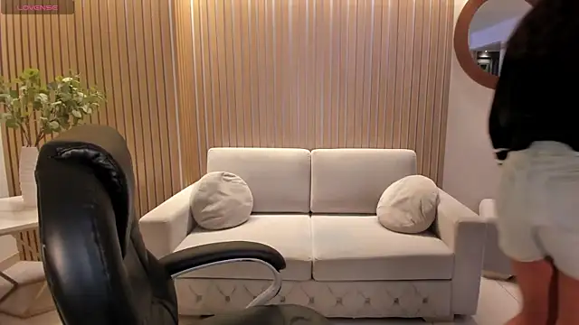 Snapshot of AmbarJames_ chatting on November 15, 2025, 11:47 am AmbarJames online show from November 15, 2025, 11:47 am