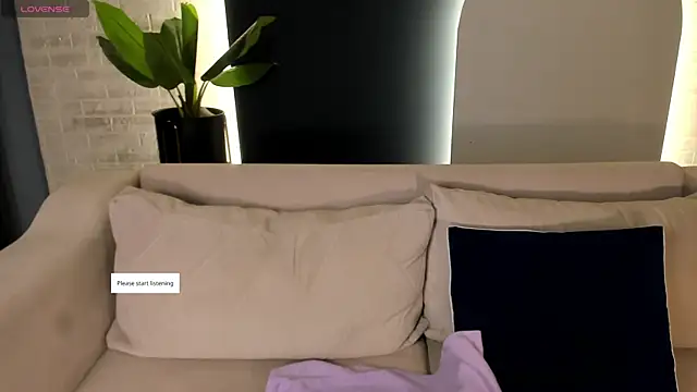 AmbarJames  online show from April 26, 2026, 11:07 am