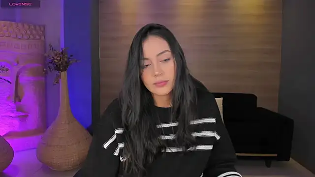 AmbarJames  online show from December 19, 2025, 1:35 pm