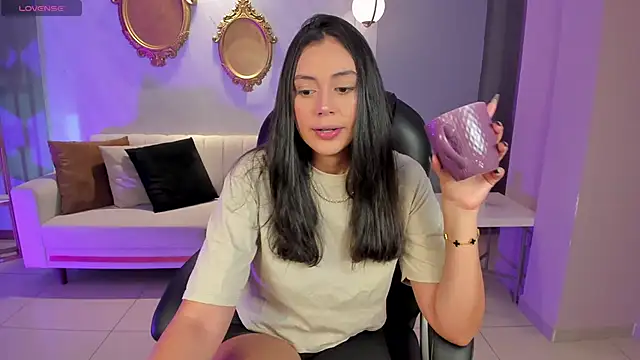 Snapshot of AmbarJames_ chatting on October 20, 2025, 11:33 am AmbarJames online show from October 20, 2025, 11:33 am