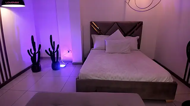 AmbarJames  online show from January 8, 2026, 12:11 pm