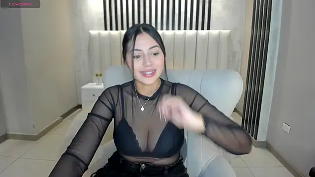 Snapshot of AmbarJames_ chatting on June 9, 2026, 6:31 pm AmbarJames online show from June 9, 2026, 6:31 pm