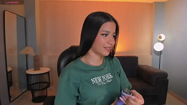 SophieHouston  online show from June 2, 2026, 2:33 am