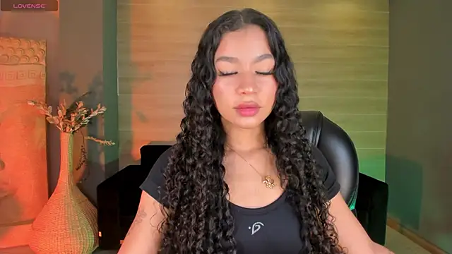 SophieHouston  online show from October 21, 2025, 4:12 am