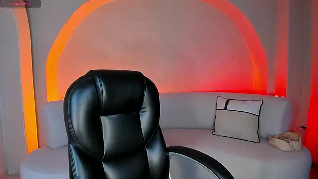 SophieHouston  online show from October 25, 2025, 4:55 am