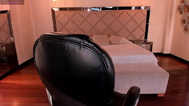 Snapshot of MilaLawrence chatting on November 22, 2025, 8:51 pm MilaLawrence online show from November 22, 2025, 8:51 pm