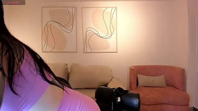 Snapshot of MilaLawrence chatting on June 4, 2026, 1:27 pm MilaLawrence online show from June 4, 2026, 1:27 pm