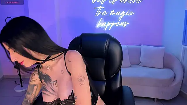 Snapshot of MilaLawrence chatting on October 18, 2025, 11:12 am MilaLawrence online show from October 18, 2025, 11:12 am