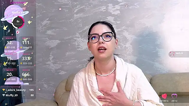 KaylaLewys online show from April 30, 2026, 8:57 pm