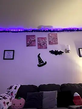 Snapshot of moan4mona chatting on October 25, 2025, 2:33 am moan4mona online show from October 25, 2025, 2:33 am