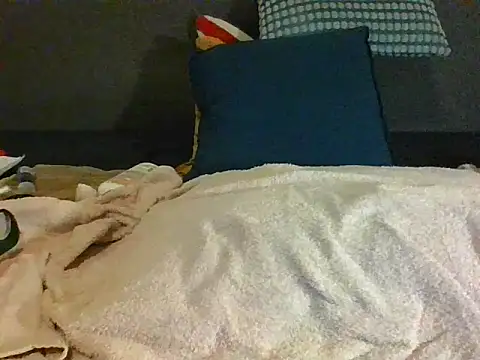 blue-moon23 online show from October 17, 2025, 4:42 pm