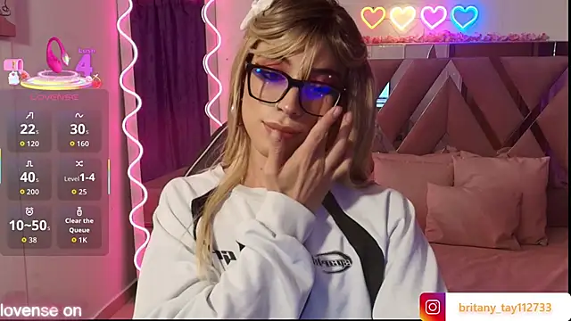 boyfox tay online show from September 19, 2025, 3:54 am