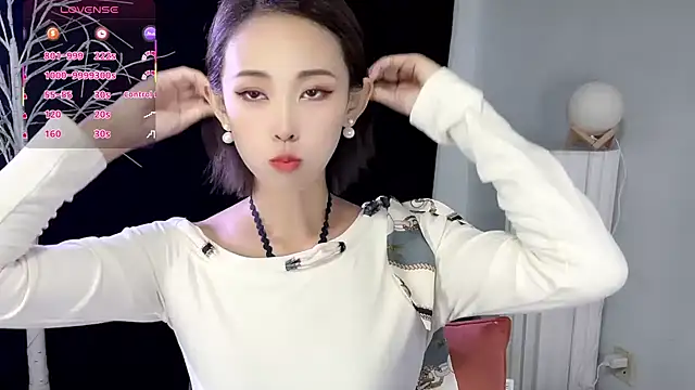 xiaoyue8888 online show from October 8, 2025, 2:02 am