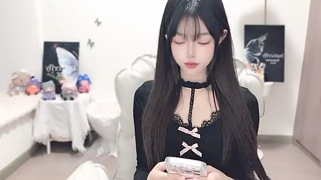 Snapshot of -EEBABY chatting on November 28, 2025, 8:20 pm -EEBABY online show from November 28, 2025, 8:20 pm