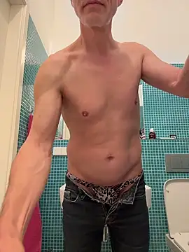 SexyLeon8 online show from May 8, 2026, 8:12 pm