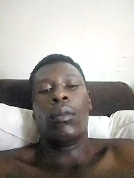 jThaddfWhitB online show from May 26, 2026, 12:20 am