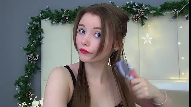 KeiraAsti online show from December 14, 2025, 8:42 am