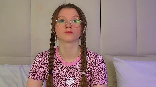 KeiraAsti online show from November 26, 2025, 6:08 pm