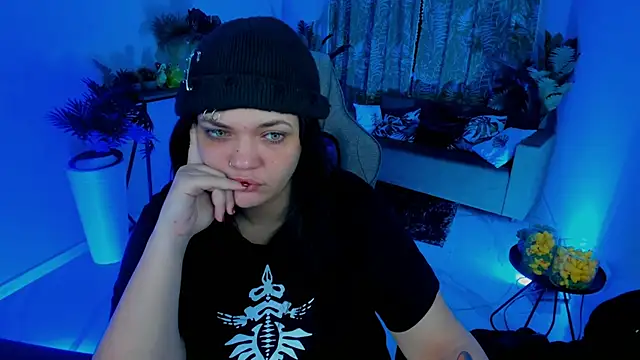 MaryHarrys online show from October 10, 2025, 8:42 pm