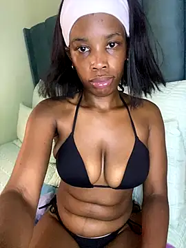 Snapshot of Caramel_Mellow chatting on December 5, 2025, 12:48 pm Caramel Mellow online show from December 5, 2025, 12:48 pm