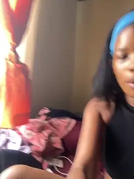 Snapshot of Caramel_Mellow chatting on October 13, 2025, 10:06 am Caramel Mellow online show from October 13, 2025, 10:06 am