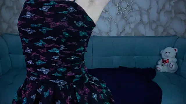 LiviaShy online show from April 28, 2026, 2:27 am