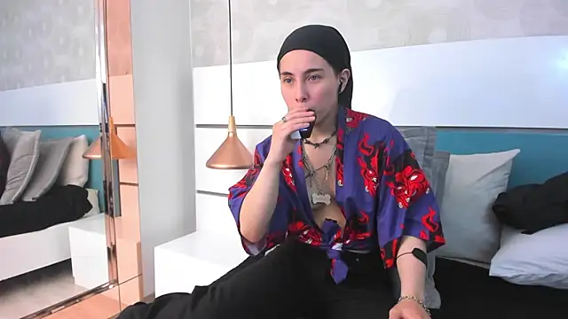 Ashkoreh online show from February 21, 2026, 7:49 pm