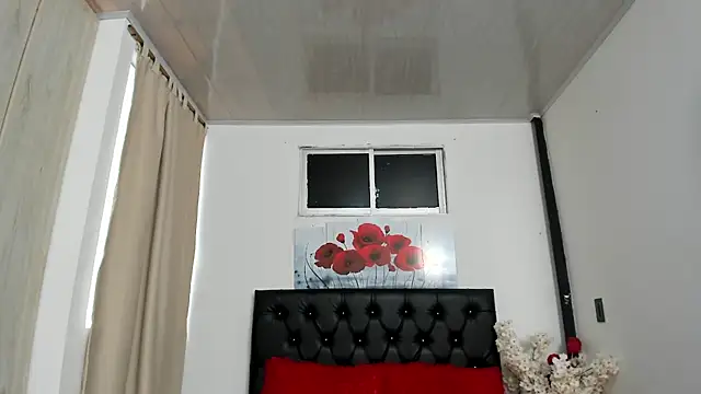 Snapshot of pinky_f00x chatting on June 11, 2026, 7:22 pm pinky f00x online show from June 11, 2026, 7:22 pm