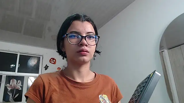 pinky f00x online show from October 17, 2025, 11:39 pm