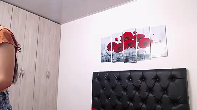 pinky f00x online show from November 8, 2025, 7:39 pm