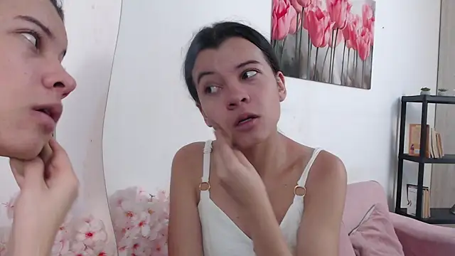 pinky f00x online show from May 6, 2026, 7:18 pm