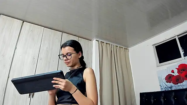 Snapshot of pinky_f00x chatting on August 3, 2026, 9:20 pm pinky f00x online show from August 3, 2026, 9:20 pm